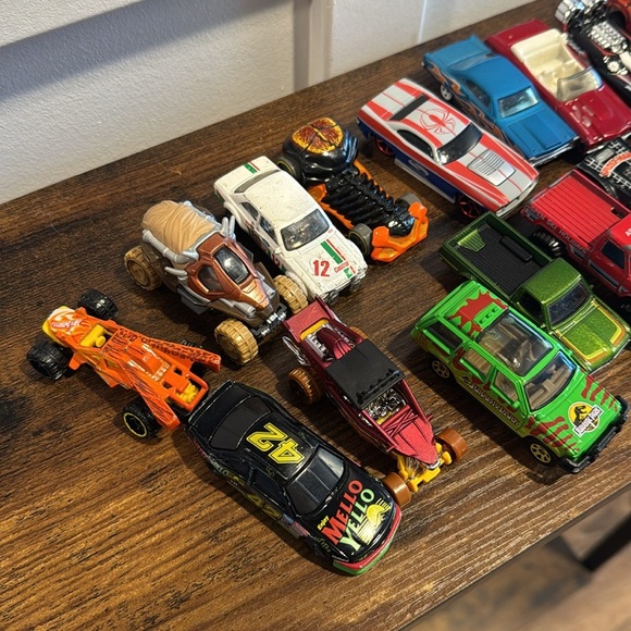 Mixed Lot of 20 Die Cast & Plastic Toy Cars - Picture 2 of 8